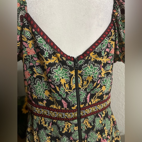 NWT! Alice + Olivia Dana Puff-Sleeve Flare Dress size 14 - Picture 9 of 16